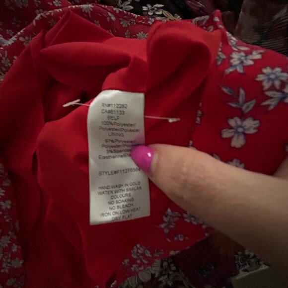 Red floral Ruffle Sleeve Pop Adalyn Rae Size Medium - Picture 4 of 6